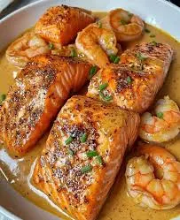 SALMÓN EN SALSA CAMARÓN